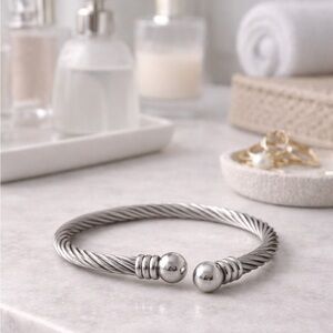 Silver tone plated cuff cable bracelet 🩶